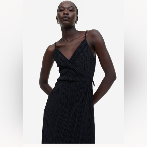 H&M pleated crossover dress - Picture 2 of 6